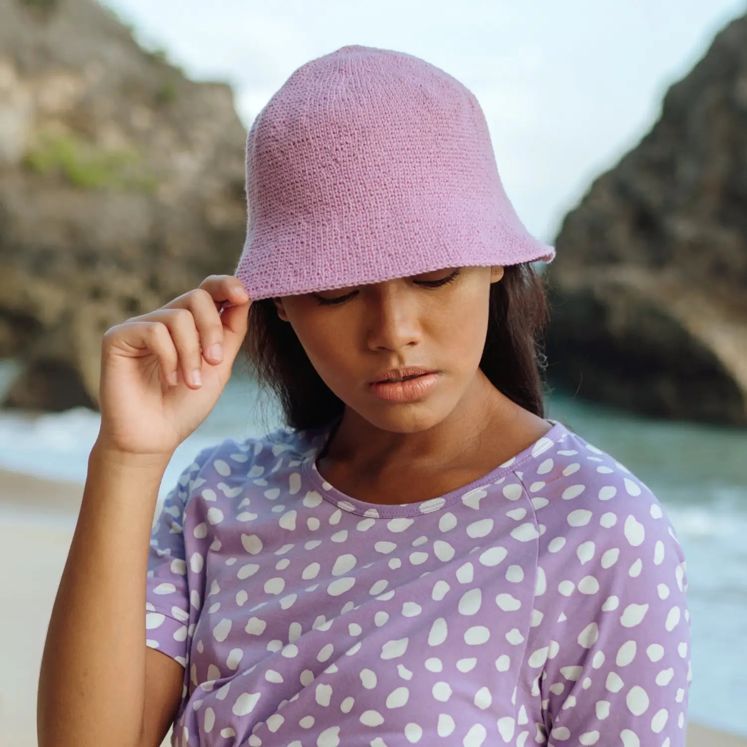 Manténgase elegante y protegido del sol con nuestros modernos sombreros tipo pescador